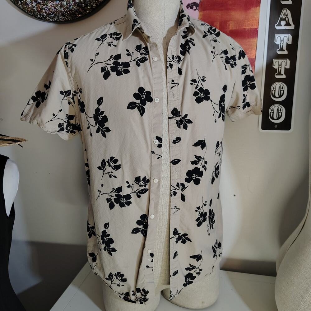 DENIM AND FLOWERS BUTTON DOWN SHIRT - SIZE LARGE